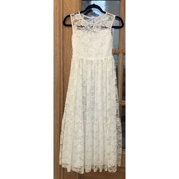 Vintage Lace Dress Set of Mother-Daughter Photo Shoot Wedding - Picture 7 of 9